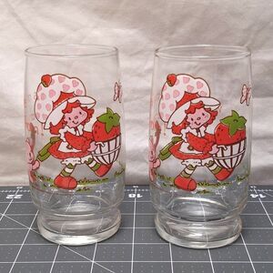 2 Vintage 1980 Strawberry Shortcake Drinking Glass Tumbler American Greetings